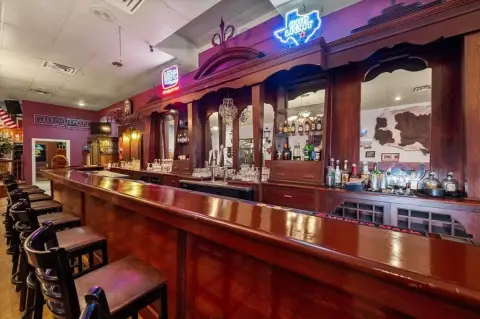 Historic Corsicana Building on Beaton