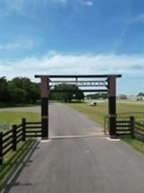 Land in Aviation Community