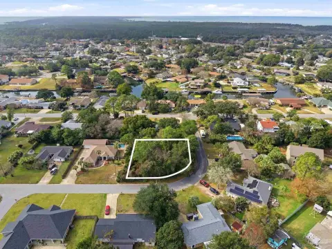 Corner Lot in Villa Venyce