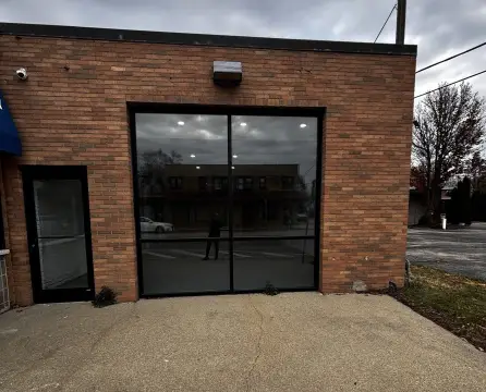 Waukegan Storefront in High-Traffic Area