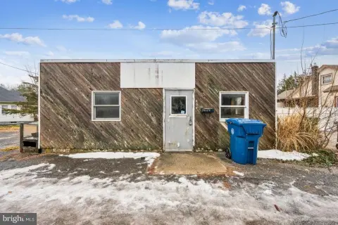 Versatile Commercial Property Near Highway