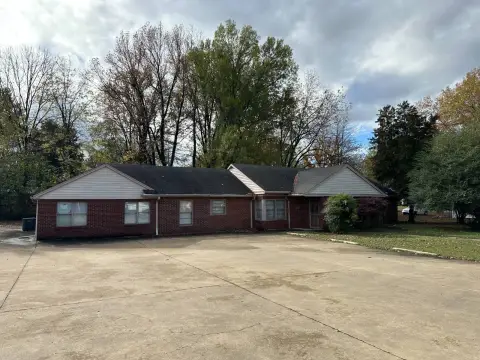 Commercial Building Near Downtown Paris