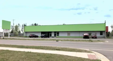 Spacious Commercial Building on M35