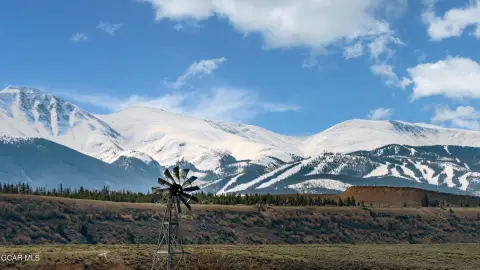 Spacious Duplex with Mountain Views