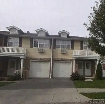 Queens Village Duplex in Gated Community