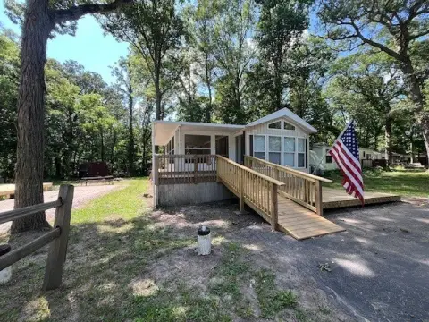 Remodeled Park Model in Seneca