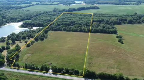 Farmland with Hardwood Timber