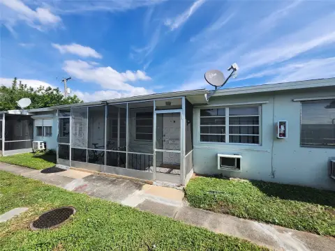 Hollywood Co-op Near Amenities