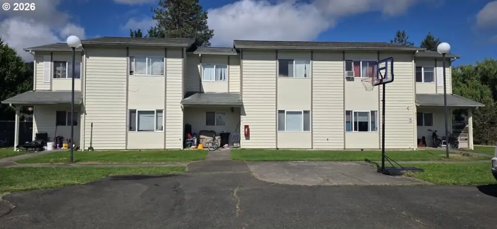 877 Landing St, Sutherlin, OR 97479