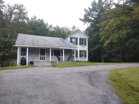 Charming Saratoga Springs Farmhouse