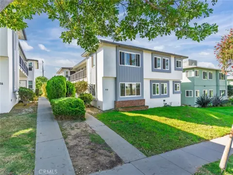 6-Unit Apartment Building