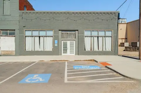 Renovated Commercial Space in De Leon