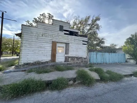 Historic Del Rio Retail Property