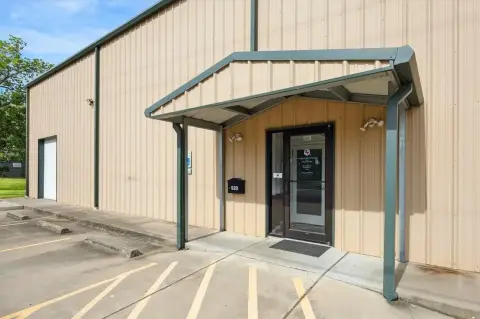 Versatile Commercial Space in Columbus, TX