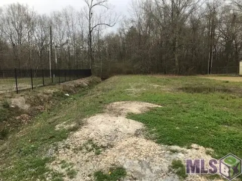 Woodland Hills Secluded Land Parcel