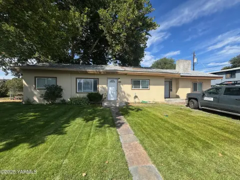 Yakima Duplex on Corner Lot