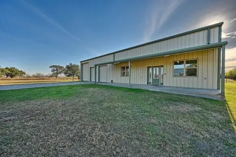 La Grange Barndominium on 9+ Acres
