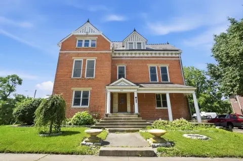 4-Unit Multi-Use Historic Colonial