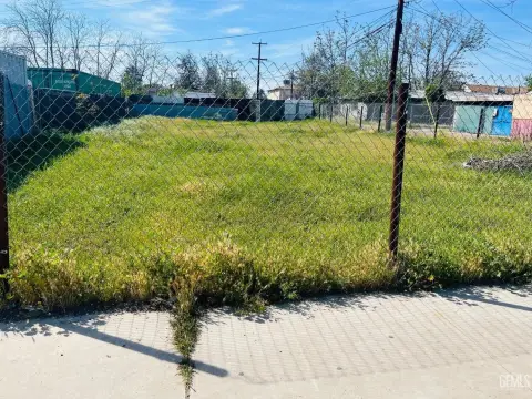 Bakersfield Lot with Development Potential