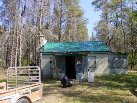 240-Acre Hunting Retreat Near Houghton