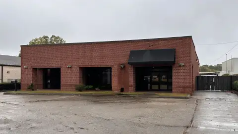 Versatile Commercial Building in Memphis