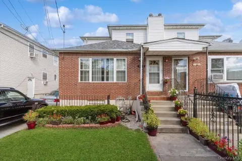 Spacious Jamaica Duplex with Parking