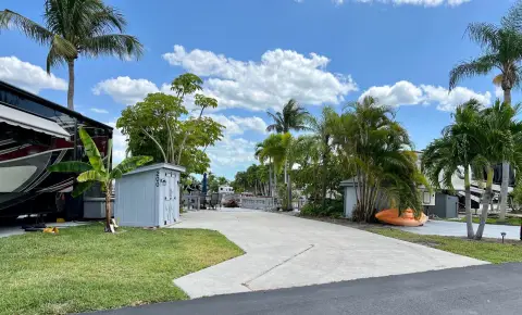 RV Lake Lot in Chokoloskee