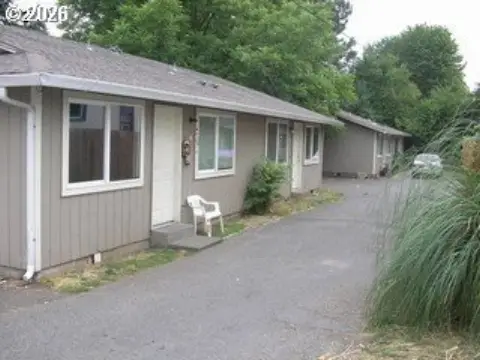 Quadplex with Vinyl Windows and Four-Year-Old Roof