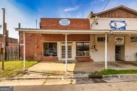 Versatile Commercial Building in Turin