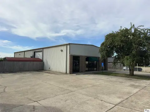 Flex Space with Warehouse Door