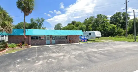 High-Visibility Retail Building in New Smyrna Beach