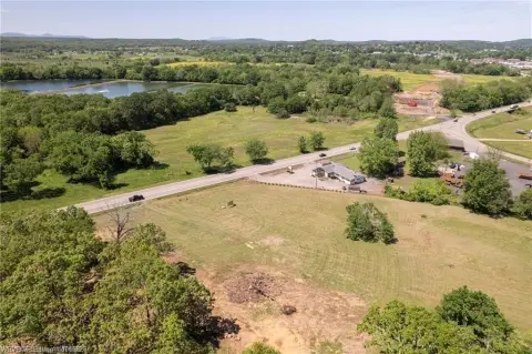 Commercial Land Tract Near Schools