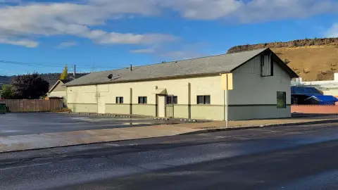 Prineville Commercial Building on Highway