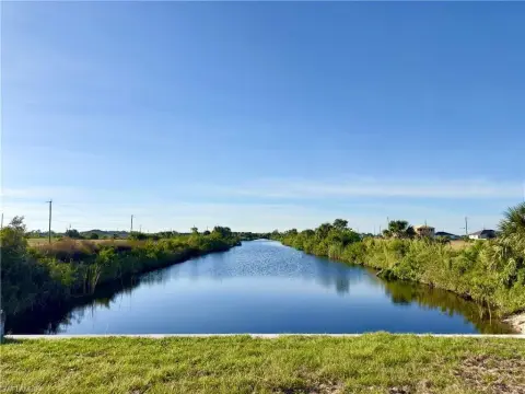 Waterfront Lot in Cape Coral