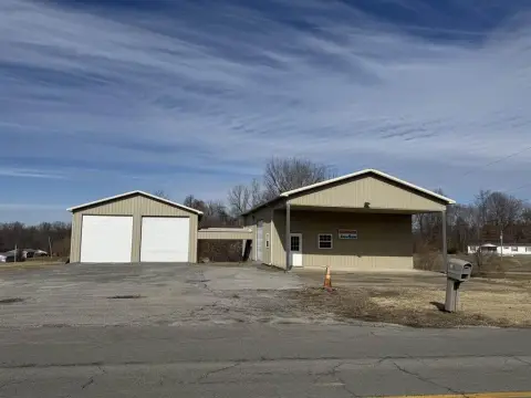 Versatile Land with Metal Building