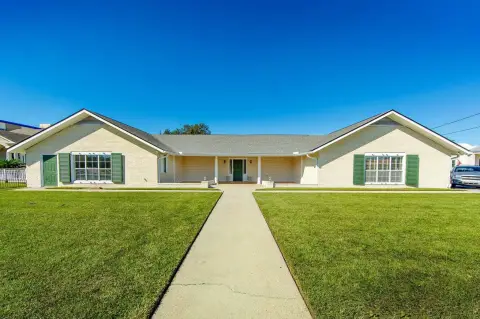 Prime Commercial Building on Canal Boulevard