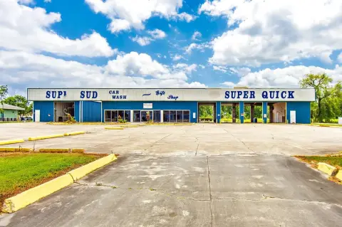 Versatile Commercial Building on Large Lot