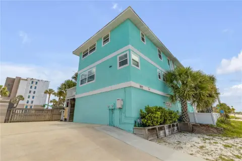 Beachside Duplex With Two Residences