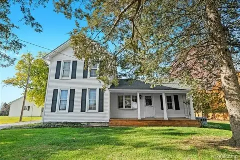Howell Farmhouse with Extensive Outbuildings
