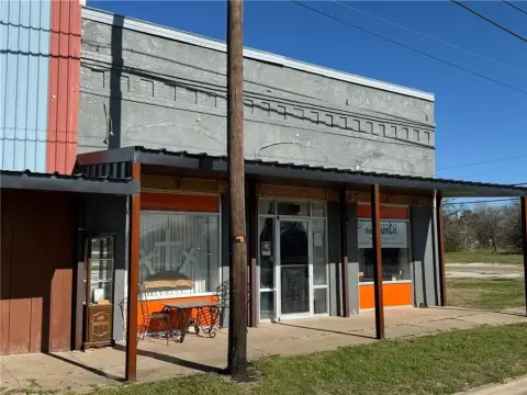Versatile Commercial Property in Downtown
