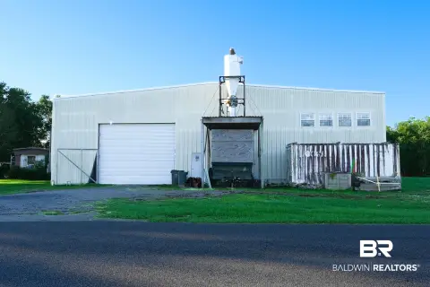 Flex Building with Roll-Up Doors