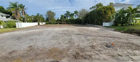 Oversized Lot in Harbor Acres