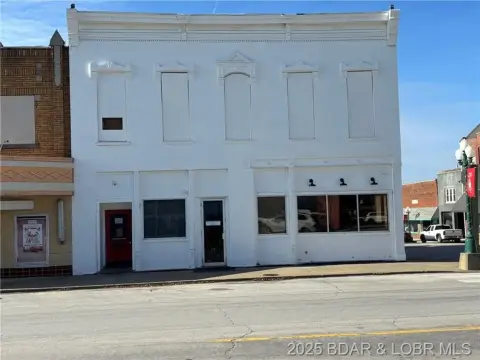 Mixed-Use Building in Versailles, MO