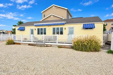 Two-Unit Duplex with Deck