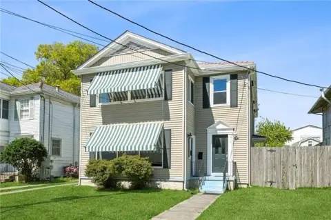 Black Pearl Duplex with Parking