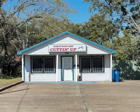 Prime Corsicana Commercial Property