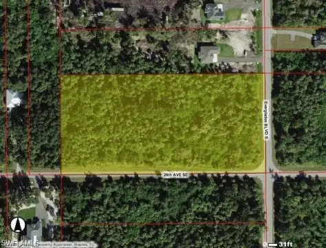 Spacious Corner Lot in Naples