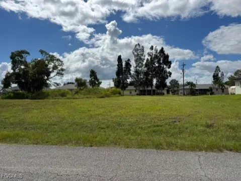 Residential Land in Cape Coral