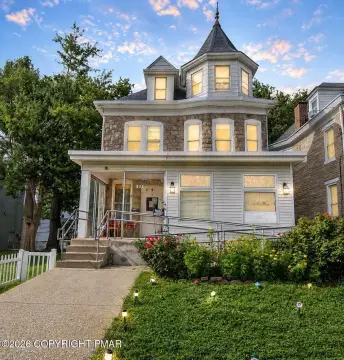 Victorian Duplex with Parking