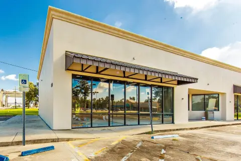 High-Visibility Commercial Space in Houma
